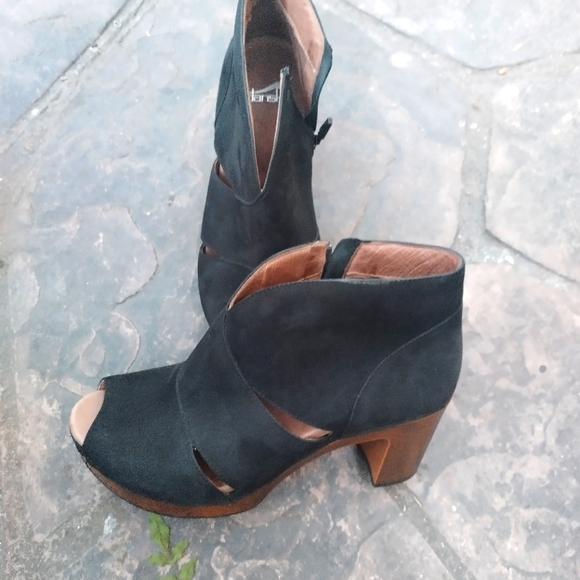 dansko delphina size 37